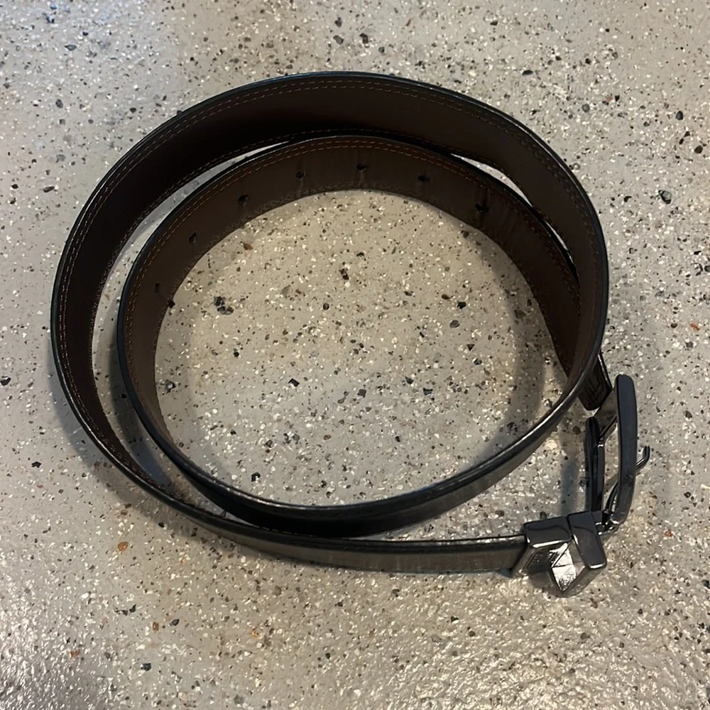 DICKIES REVERSIBLE LEATHER BELT WITH GUN METAL FINISH BUCKLE BLACK BROWN SIZE 32